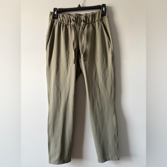NWOT Women’s Lululemon On the Fly Mid-rise crop TravelWoven Size 4 Gray Sage - Picture 5 of 10